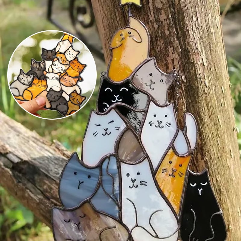 Gatto dell'albero di Natale che insegue il sole
