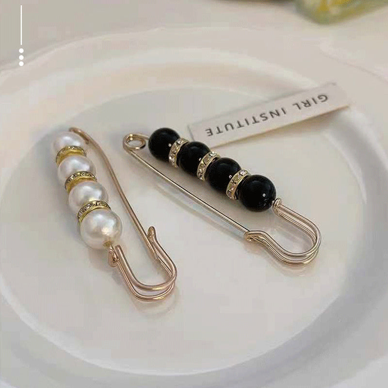 Spilla da balia con perle di strass fantasia