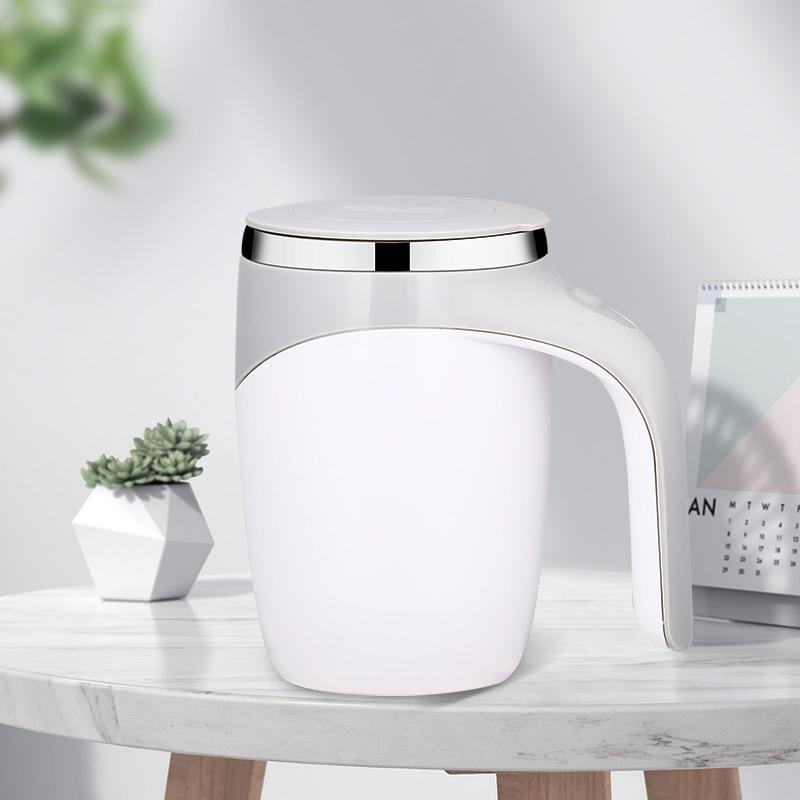 Tazza da caffè con mescolamento automatico