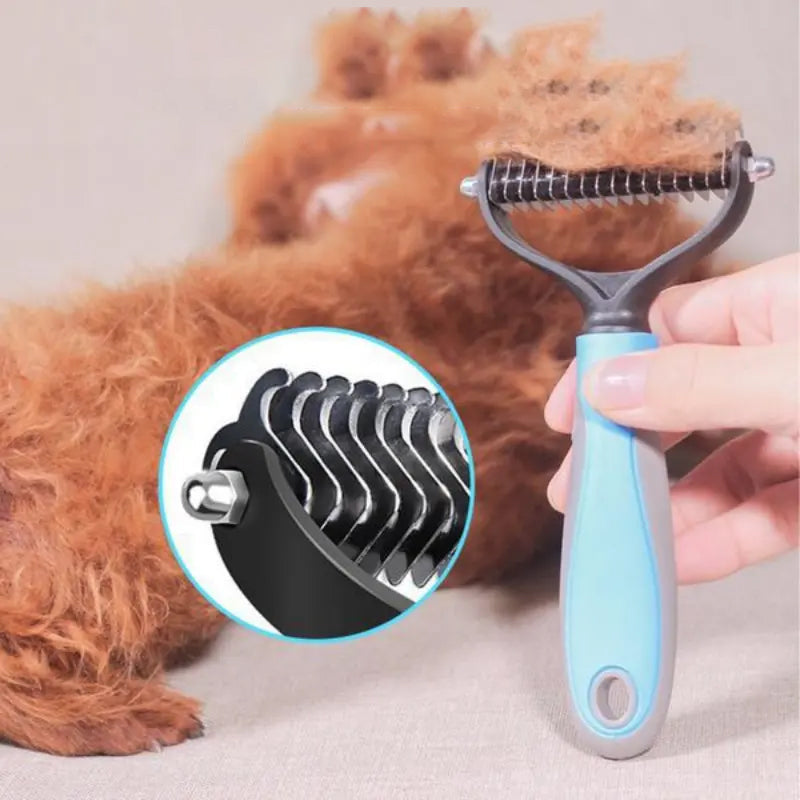 Pettine smacchiatore adatto agli animali domestici