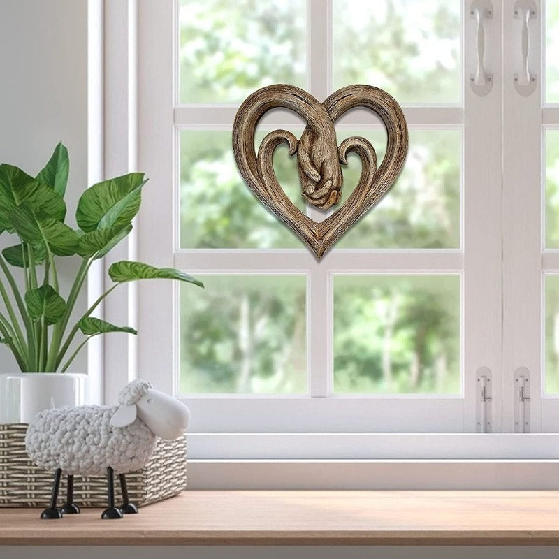Decorazione da parete con cuore che si tiene per mano