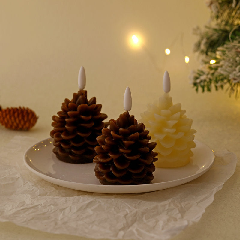 Candele a forma di pigna senza fiamma