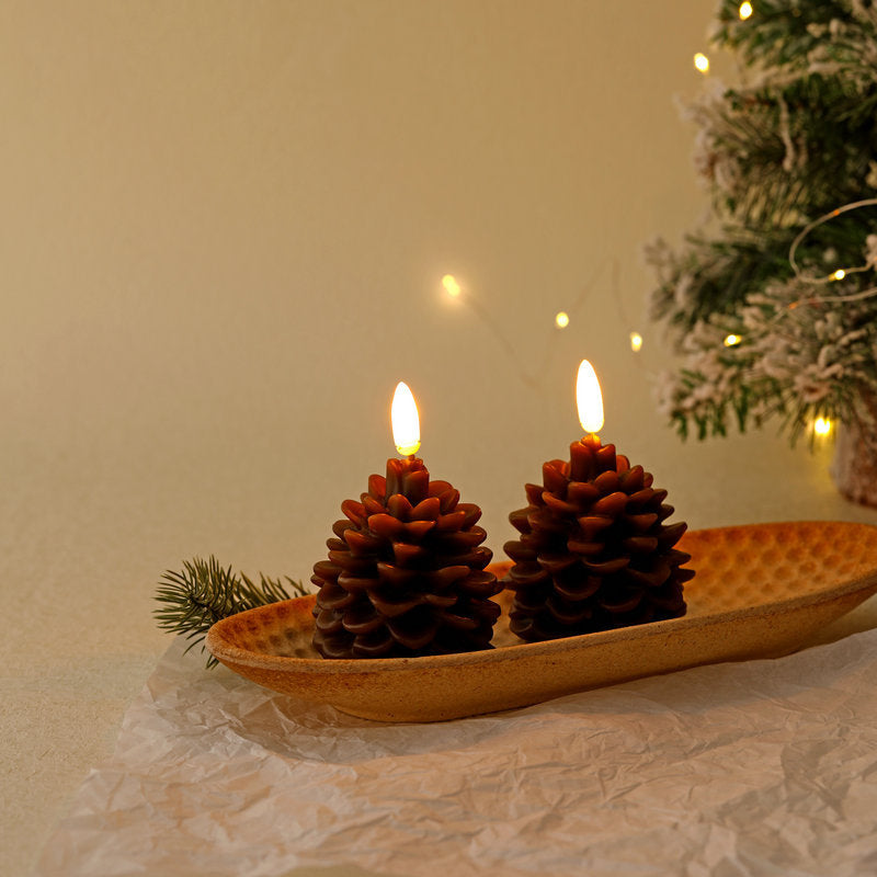 Candele a forma di pigna senza fiamma