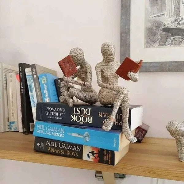 Artigianato di ornamenti in resina sotto forma di studioso