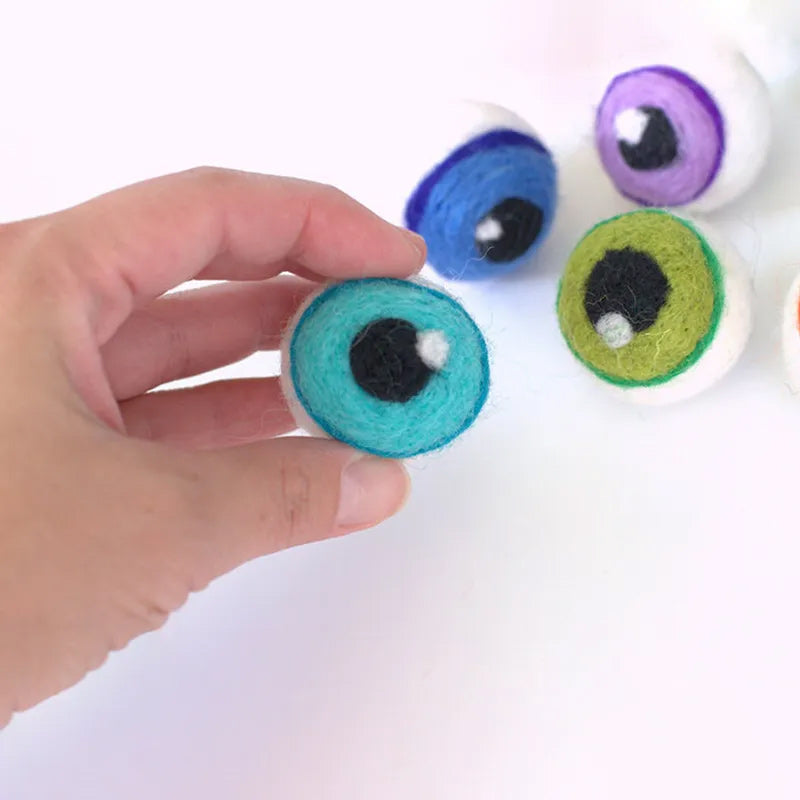 Bulbi oculari del mostro di Halloween in feltro