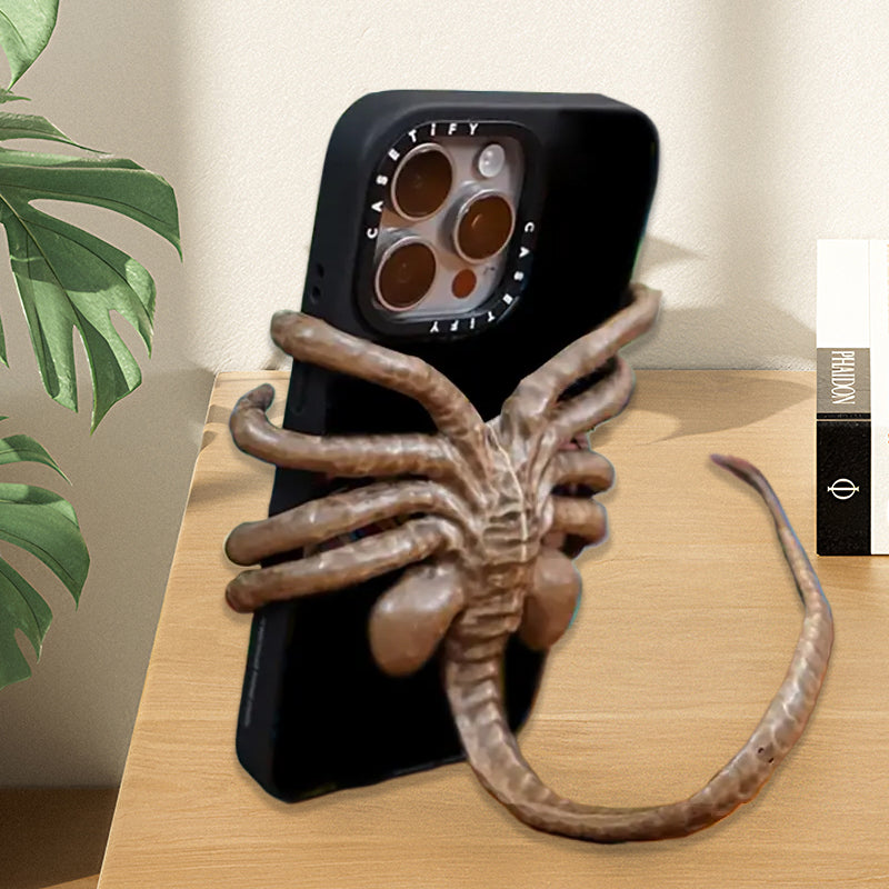 Orribile supporto per telefono Facehugger