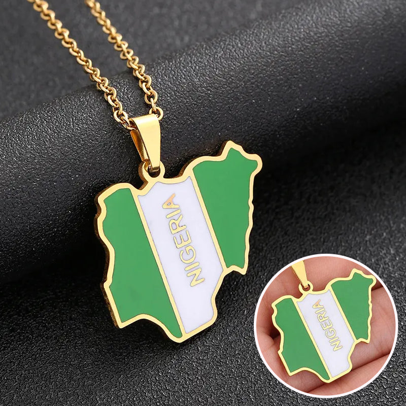 Collana creativa con mappa e bandiera
