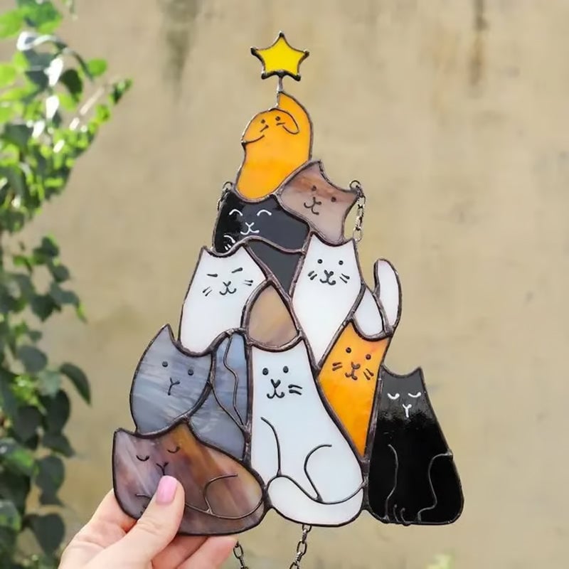 Gatto dell'albero di Natale che insegue il sole