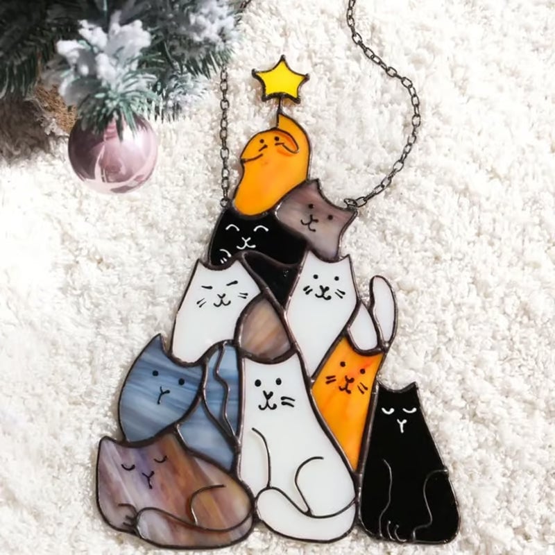 Gatto dell'albero di Natale che insegue il sole