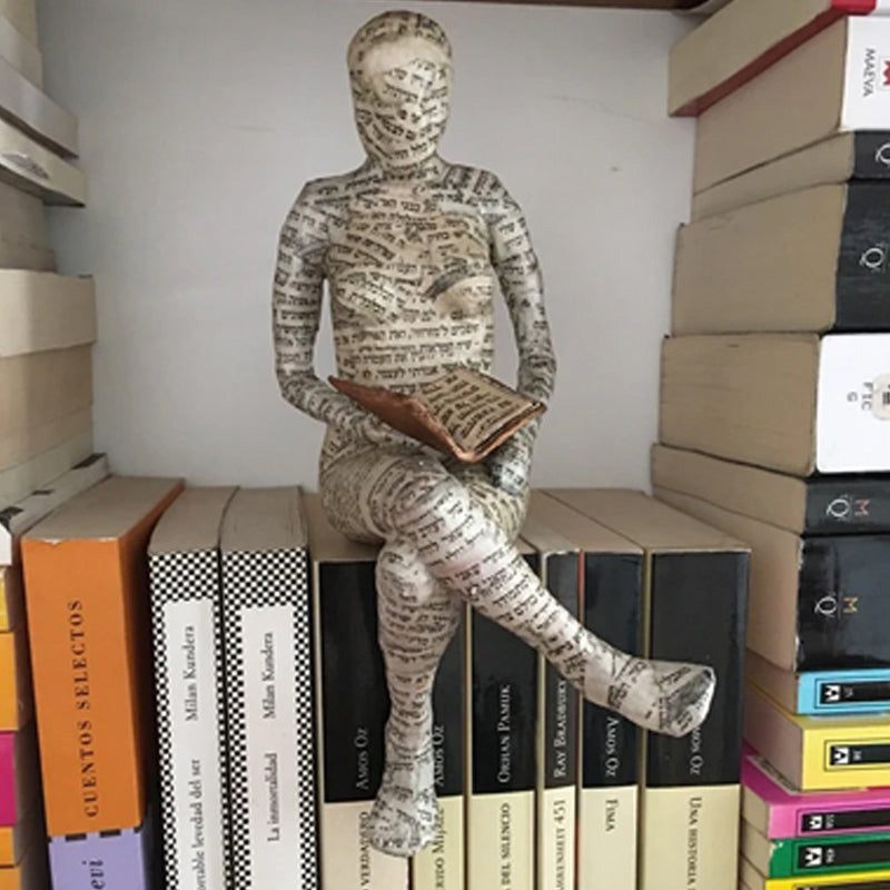 Artigianato di ornamenti in resina sotto forma di studioso