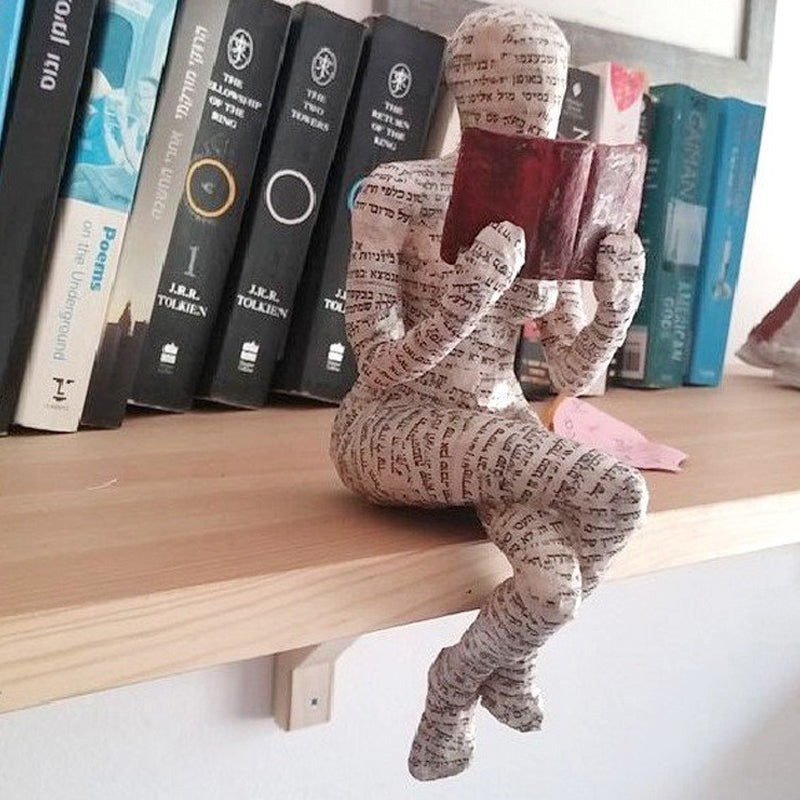 Artigianato di ornamenti in resina sotto forma di studioso