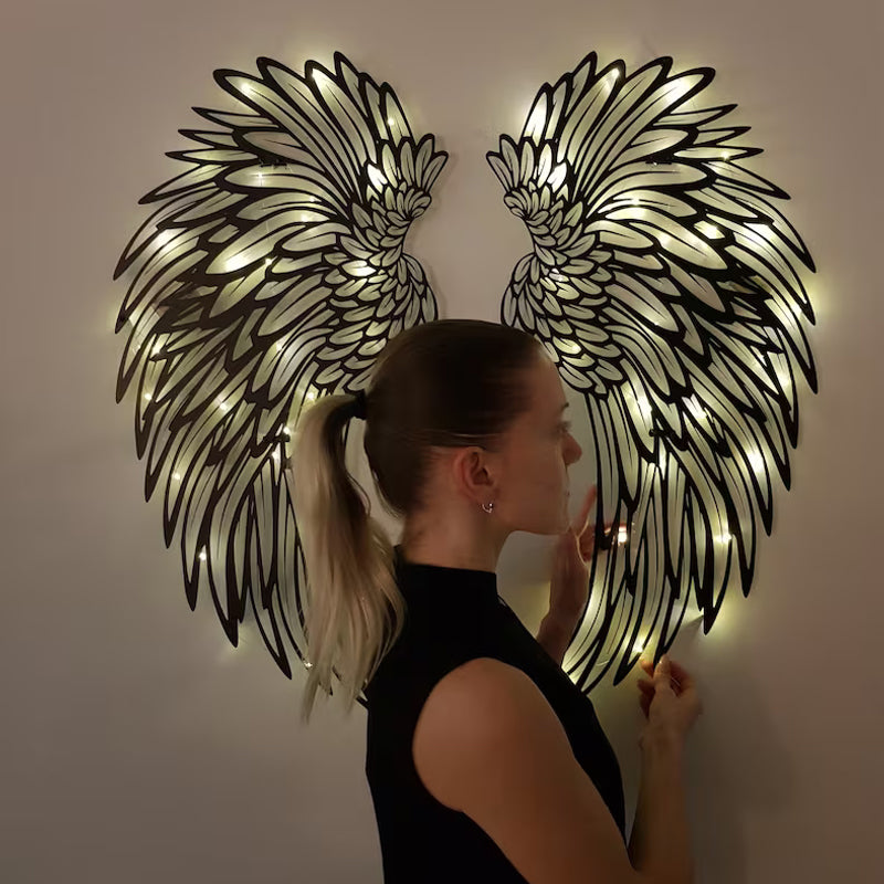 Ali d'angelo nere in metallo come arte da parete con luci a LED