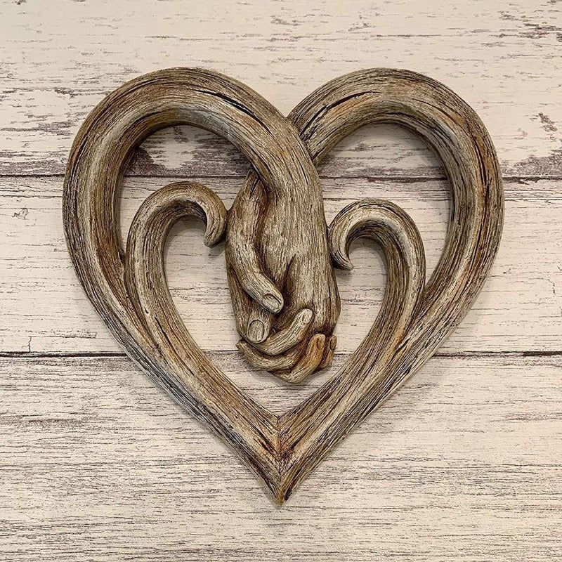 Decorazione da parete con cuore che si tiene per mano