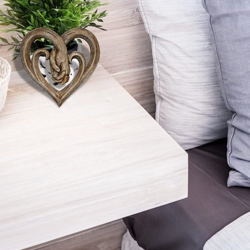 Decorazione da parete con cuore che si tiene per mano