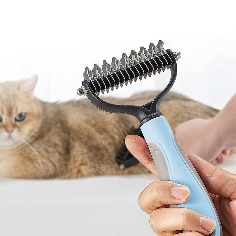Pettine smacchiatore adatto agli animali domestici