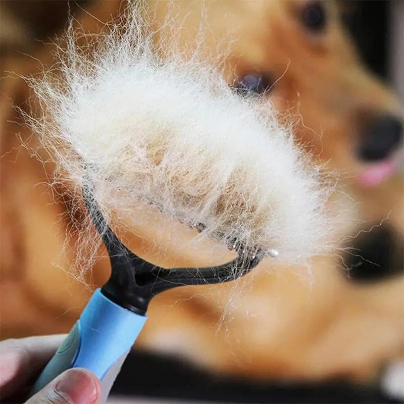Pettine smacchiatore adatto agli animali domestici