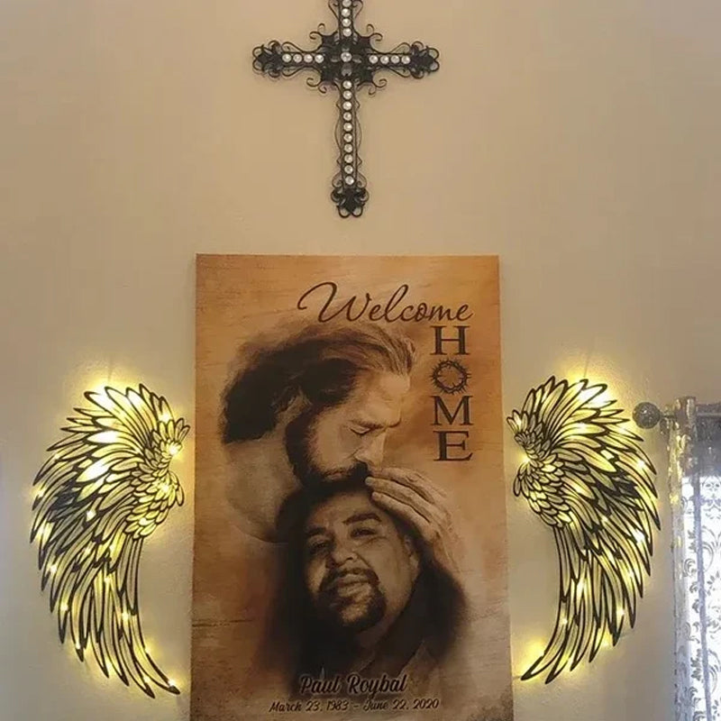 Ali d'angelo nere in metallo come arte da parete con luci a LED