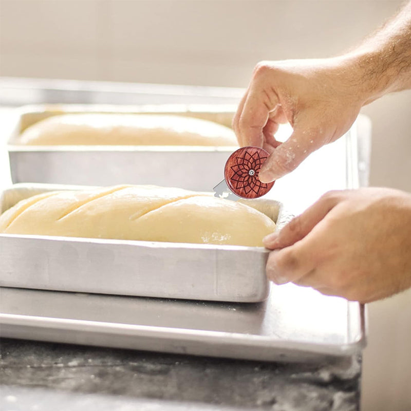 Strumento per tagliare il pane
