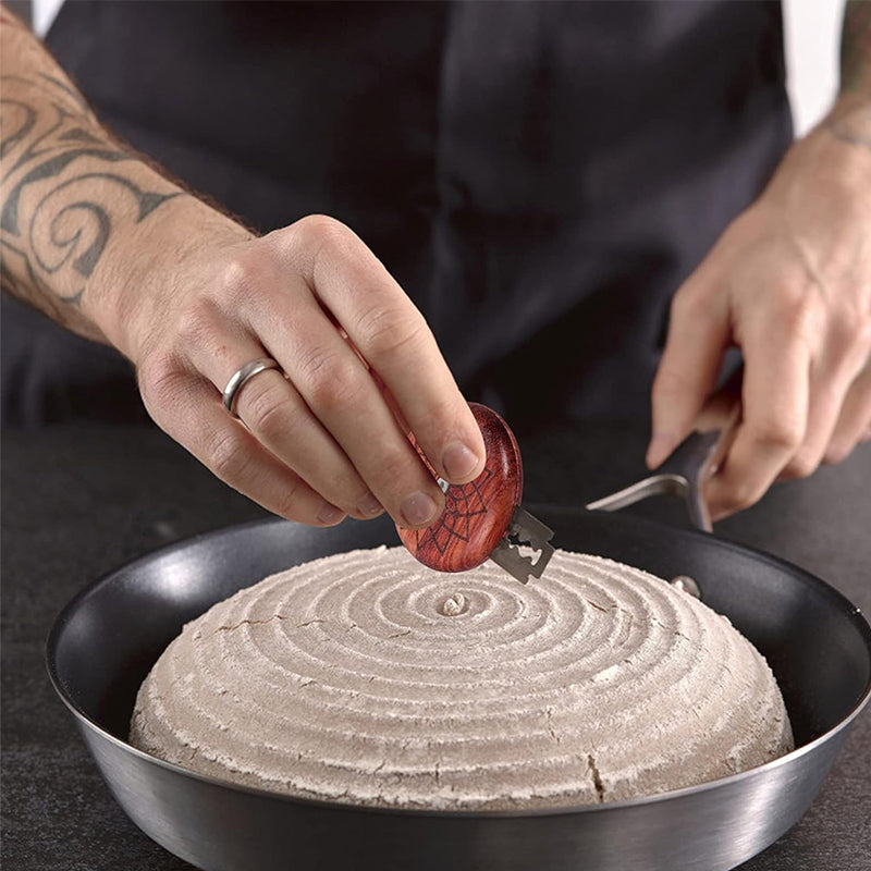 Strumento per tagliare il pane