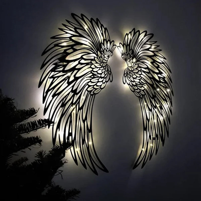 Ali d'angelo nere in metallo come arte da parete con luci a LED