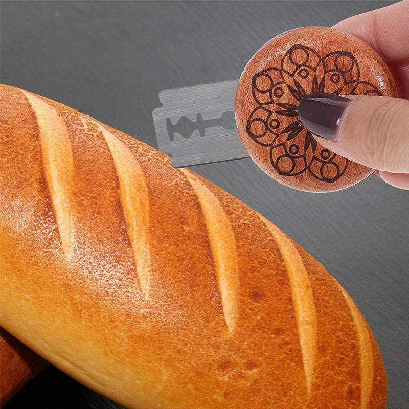 Strumento per tagliare il pane